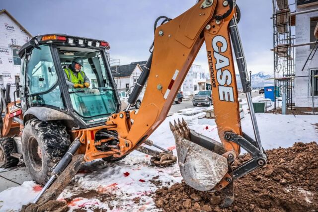 Did you know that natural gas is more cost-effective and efficient than electricity? We're proud to bring natural gas to new homes in Daybreak. @casece.na

#daybreak #SLC #diamondscompany #dsc #familybusiness #utahconstruction #webuildutah #undergroundutilities #naturalgaslines #heavyequipment #constructioncompany #ditchdiggers #bluecollarhumans #utah #steelineinstallation #plasticlineinstallation #enochsmithsonsco