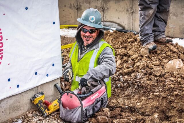 Life is good! #TGIF 

#diamondscompany #dsc #familybusiness #utahconstruction #webuildutah #undergroundutilities #naturalgaslines #heavyequipment #constructioncompany #ditchdiggers #bluecollarhumans #utah #steelineinstallation #plasticlineinstallation #enochsmithsonsco